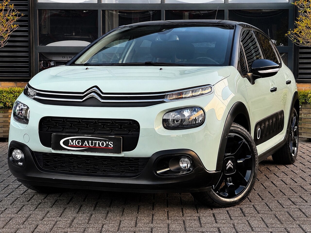 Citroën C3 - 1.2 PureTech S&S Shine | Trekhaak | Navigatie | Cruise Control | Achteruitrijcamera | Park - AutoWereld.nl