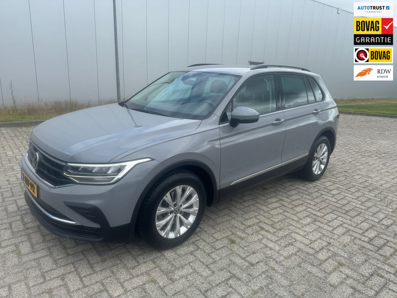 Volkswagen Tiguan - 1.5 TSI Life 1.5 TSI Life , Achteruitrijcamera, Stoel en stuurverwarming - AutoWereld.nl