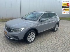 Volkswagen Tiguan - 1.5 TSI Life , Achteruitrijcamera, Stoel en stuurverwarming