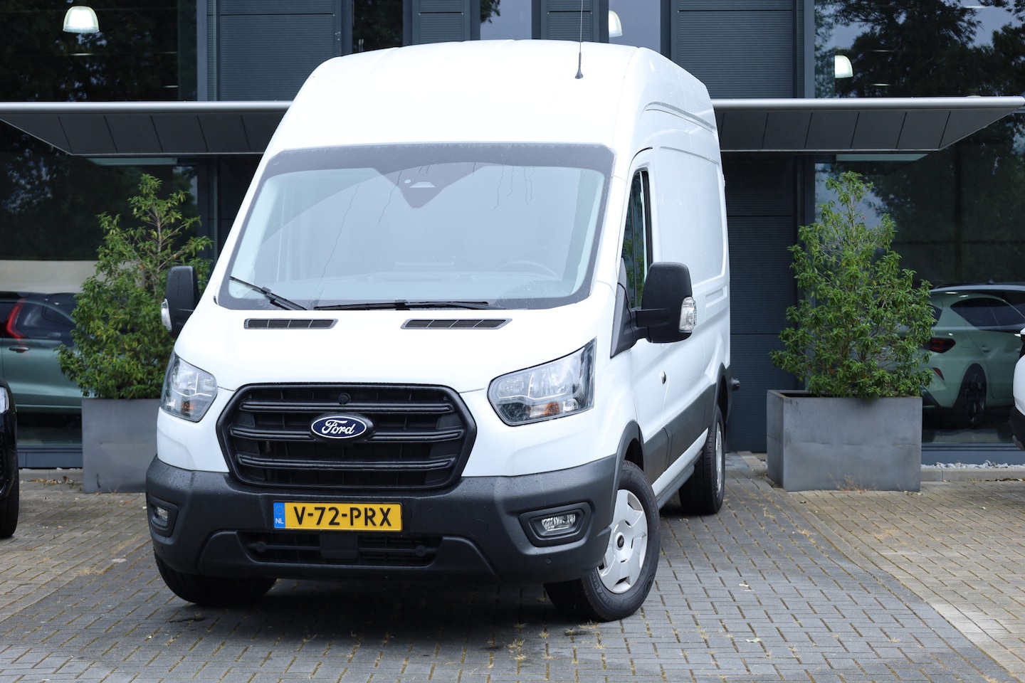 Ford Transit - 350 2.0 TDCI L3H3 Trend | Automaat | 2.800kg trekgew. | Camera | Facelift | Groot scherm | - AutoWereld.nl