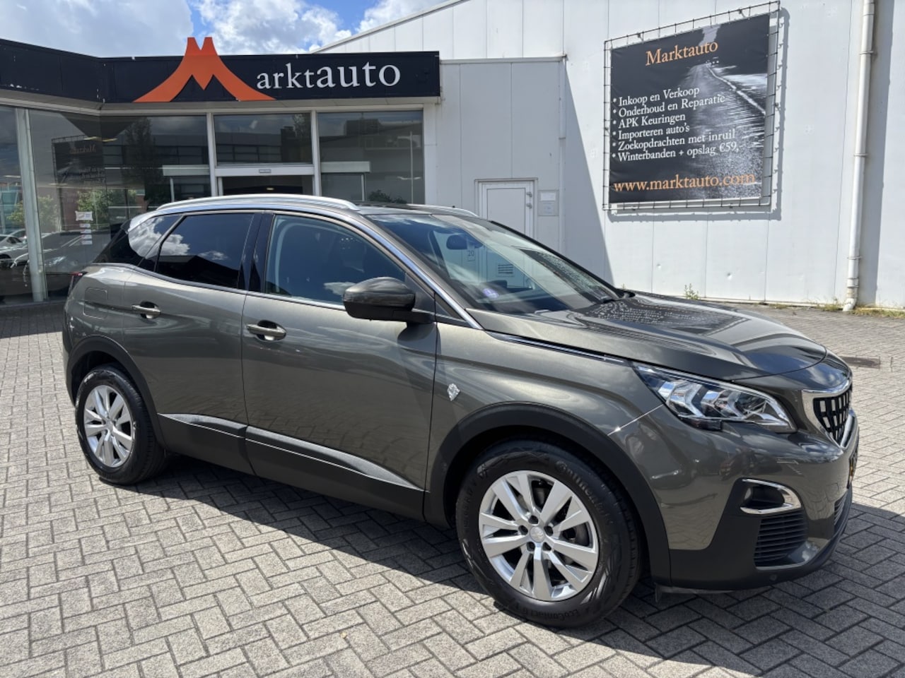 Peugeot 3008 - 1.2 PureTech Active Navi Carplay Trekhaak Parkeersensoren - AutoWereld.nl