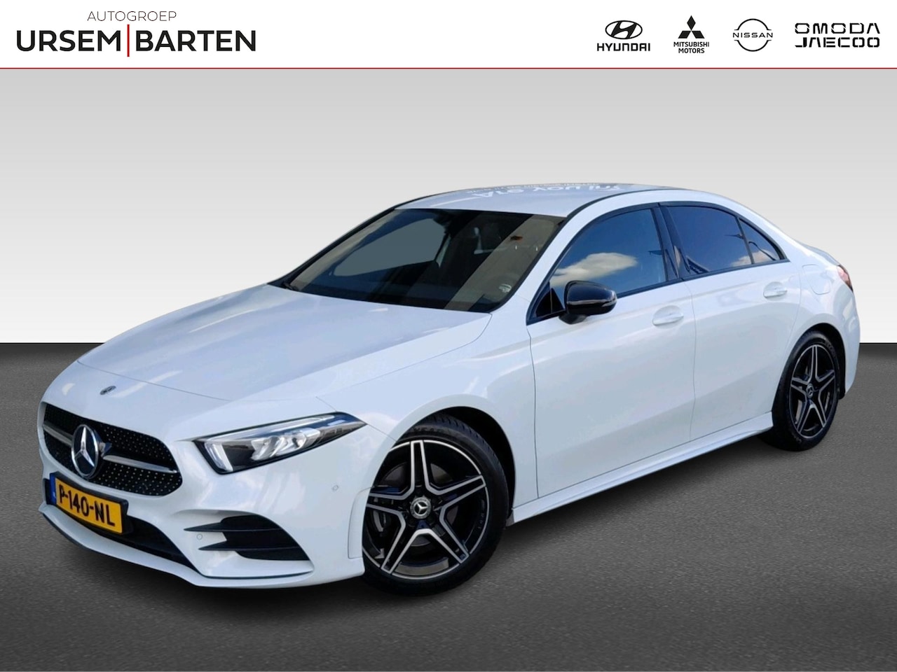 Mercedes-Benz A-klasse - 180 Business Solution AMG | Achteruitrijcamera | Aluminium interieur afwerking | Cruise co - AutoWereld.nl