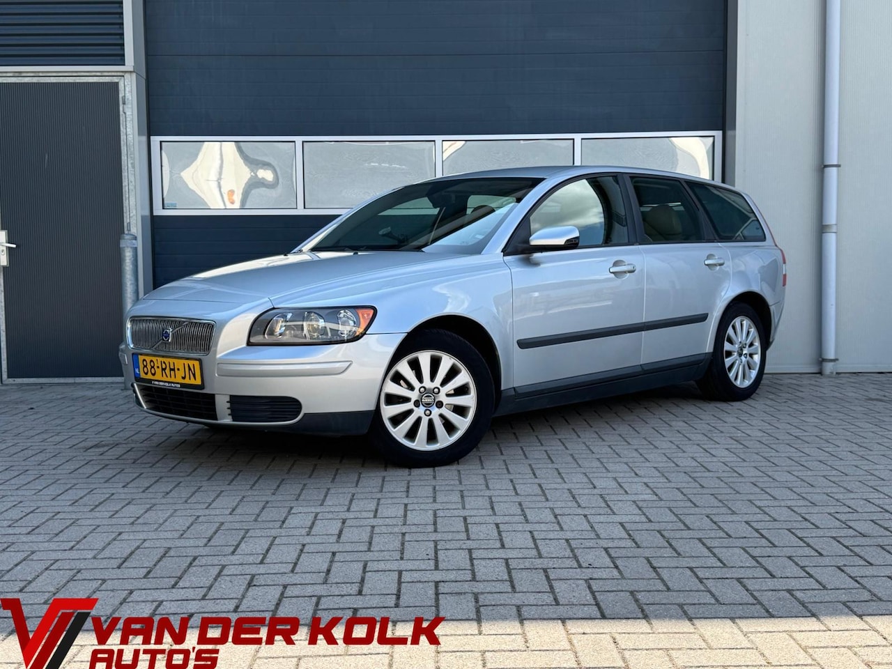 Volvo V50 - 1.8 Momentum | Leder | Trekhaak | Lichtmetaal | Climate | Cruise - AutoWereld.nl