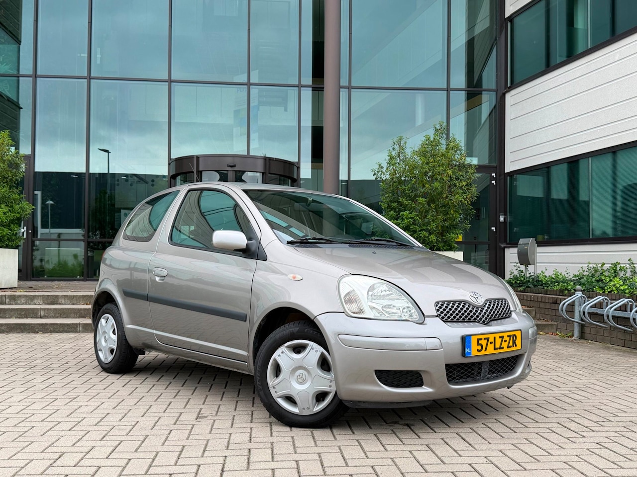 Toyota Yaris - 1.0 VVT-i Sol MMT | AUT. | Nieuwe APK | Airco - AutoWereld.nl