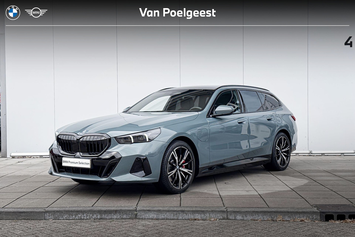 BMW 5-serie Touring - 550e xDrive M-Sport Pro 20 Inch / Glazen dak / Comfort Acces / Stoelverwarming / Driving A - AutoWereld.nl