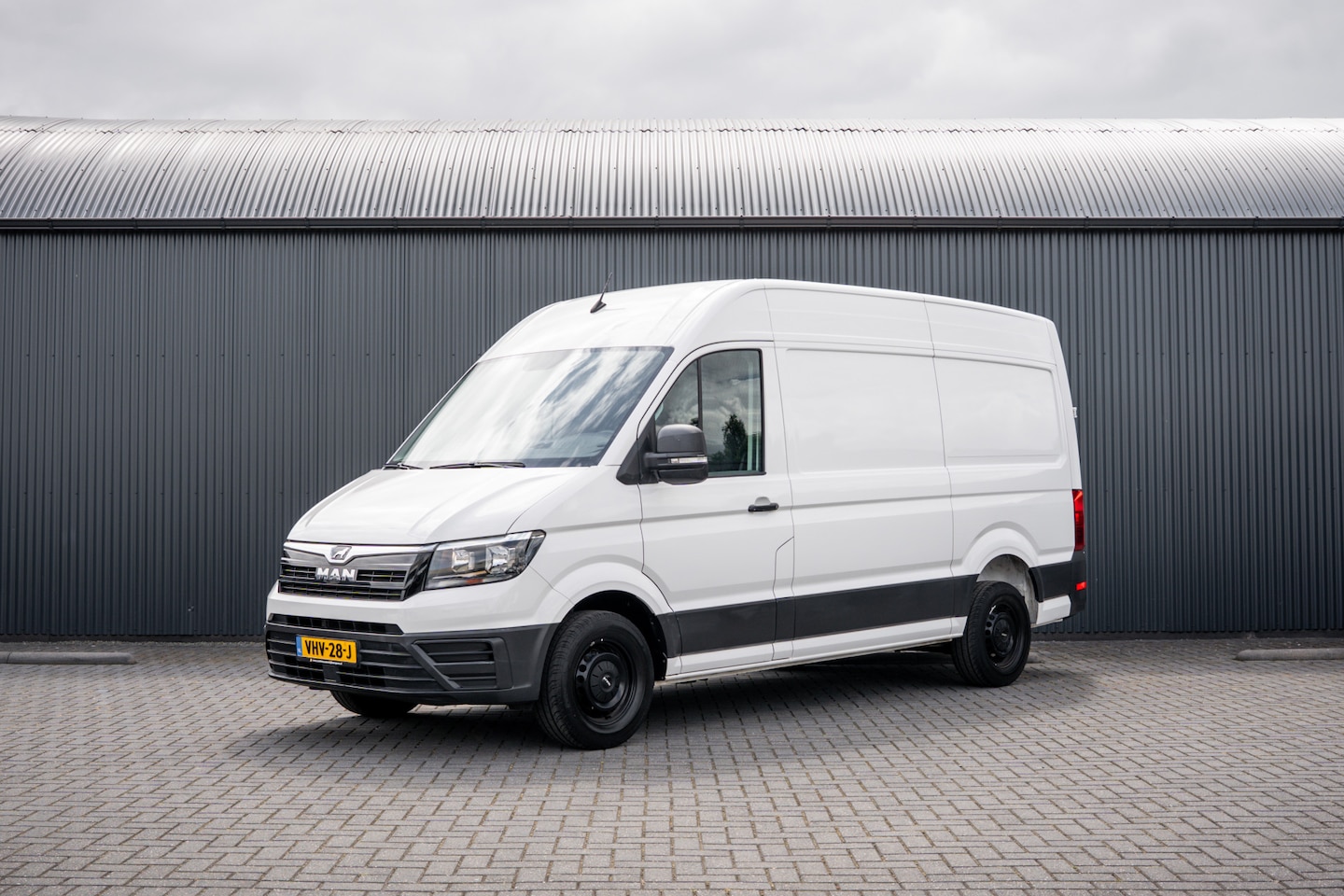 MAN TGE - 2.0 TDI | L3H3 | 140 PK | 3-Zits | Trekhaak 3.0T | 1e Eigenaar | Camera | Carplay | Cruise - AutoWereld.nl