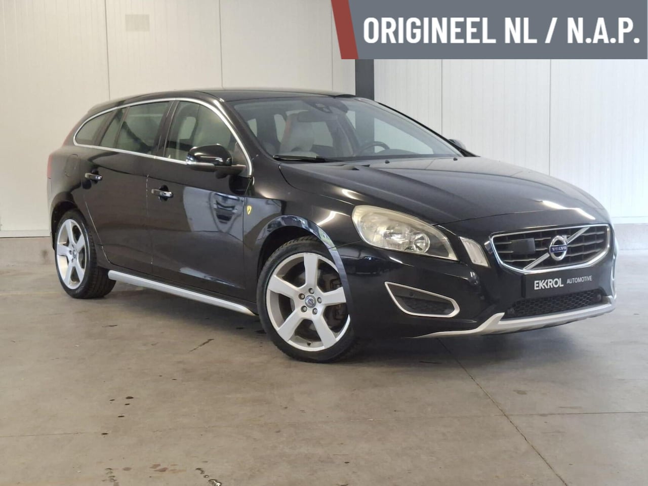 Volvo V60 - 2.0T Momentum Automaat (Org NL/ACC/Dealerhistorie) - AutoWereld.nl