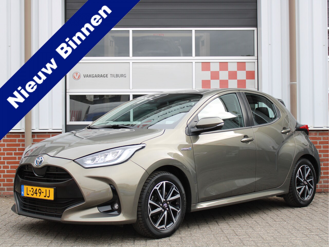 Toyota Yaris - 1.5 Hybrid Dynamic /NAVI/16'LM/Keyless/Camera/Lane assist/ACC/DAB+/Carplay/ISOFIX/NAP! 1e - AutoWereld.nl