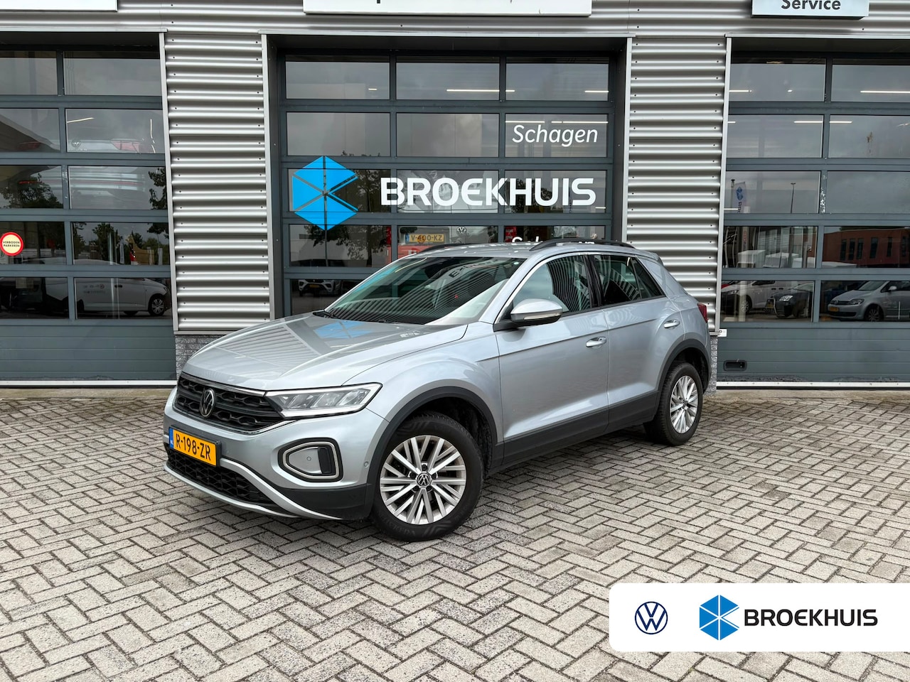 Volkswagen T-Roc - 1.0 TSI 110 pk Life | Airco | Parkeersensoren | Apple Carplay | - AutoWereld.nl