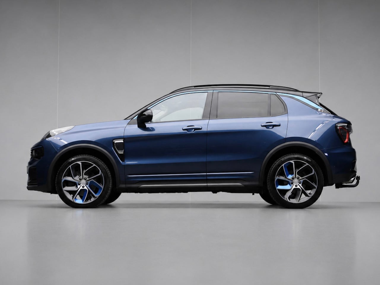 Lynk & Co 01 - 1.5 Sport (APPLE CARPLAY,NAVI,CAMERA,360 VIEW,CLIMATE,CRUISE,GETINT,TREKHAAK,LED,SPORTSTOE - AutoWereld.nl