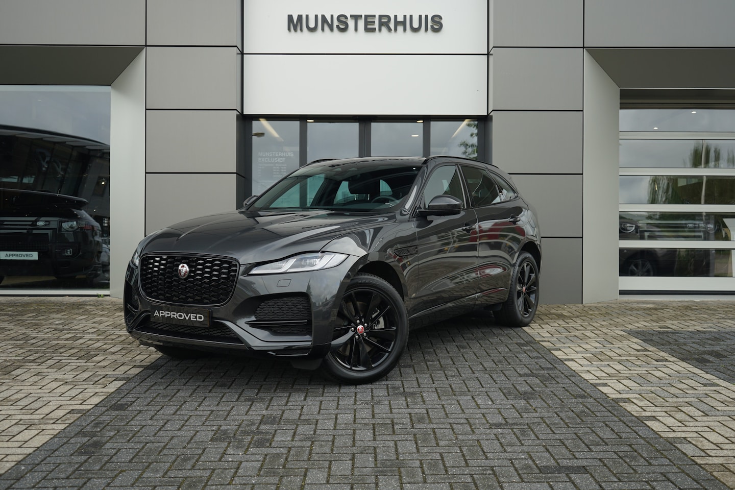 Jaguar F-Pace - 2.0 P400e PHEV S | Elektrische trekhaak | Verwarmde voorstoelen | - AutoWereld.nl