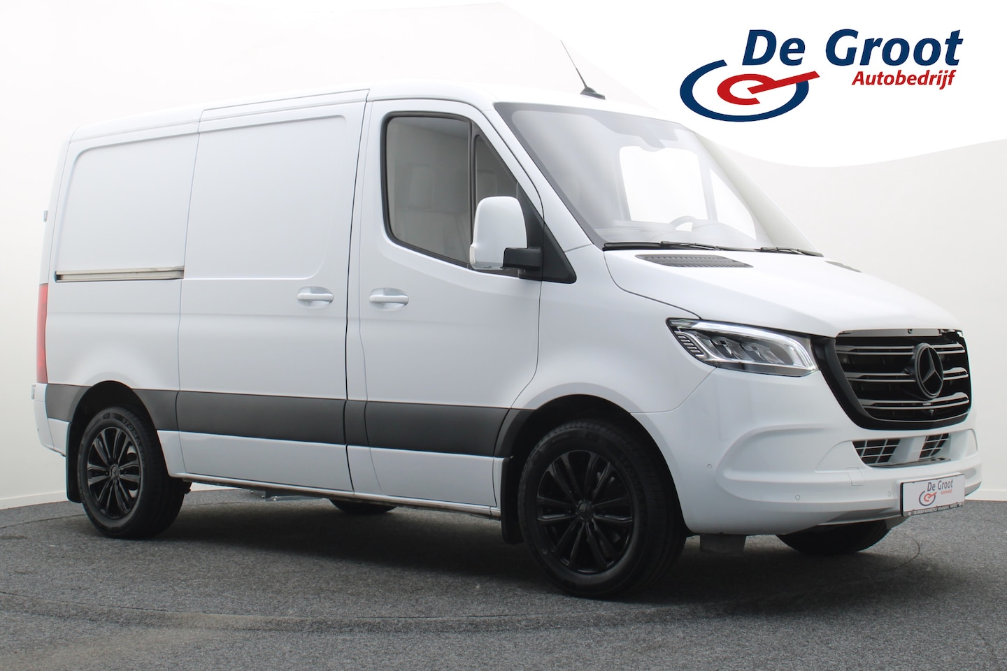 Mercedes-Benz Sprinter - 317 CDI L1H1 RWD Leer, 360° Camera, 3-Zits, Cruise, Standkachel, Apple Carplay, Trekhaak, - AutoWereld.nl