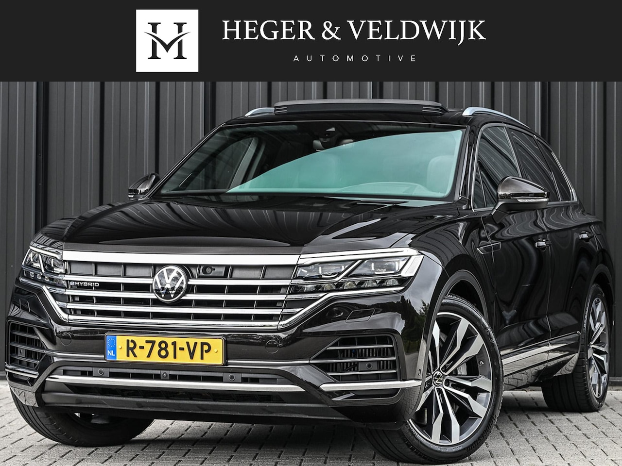 Volkswagen Touareg - 3.0 TSi eHybrid 4MOTION | Panoramadak | Night Vision | Luchtvering | Massagestoelen + Vent - AutoWereld.nl
