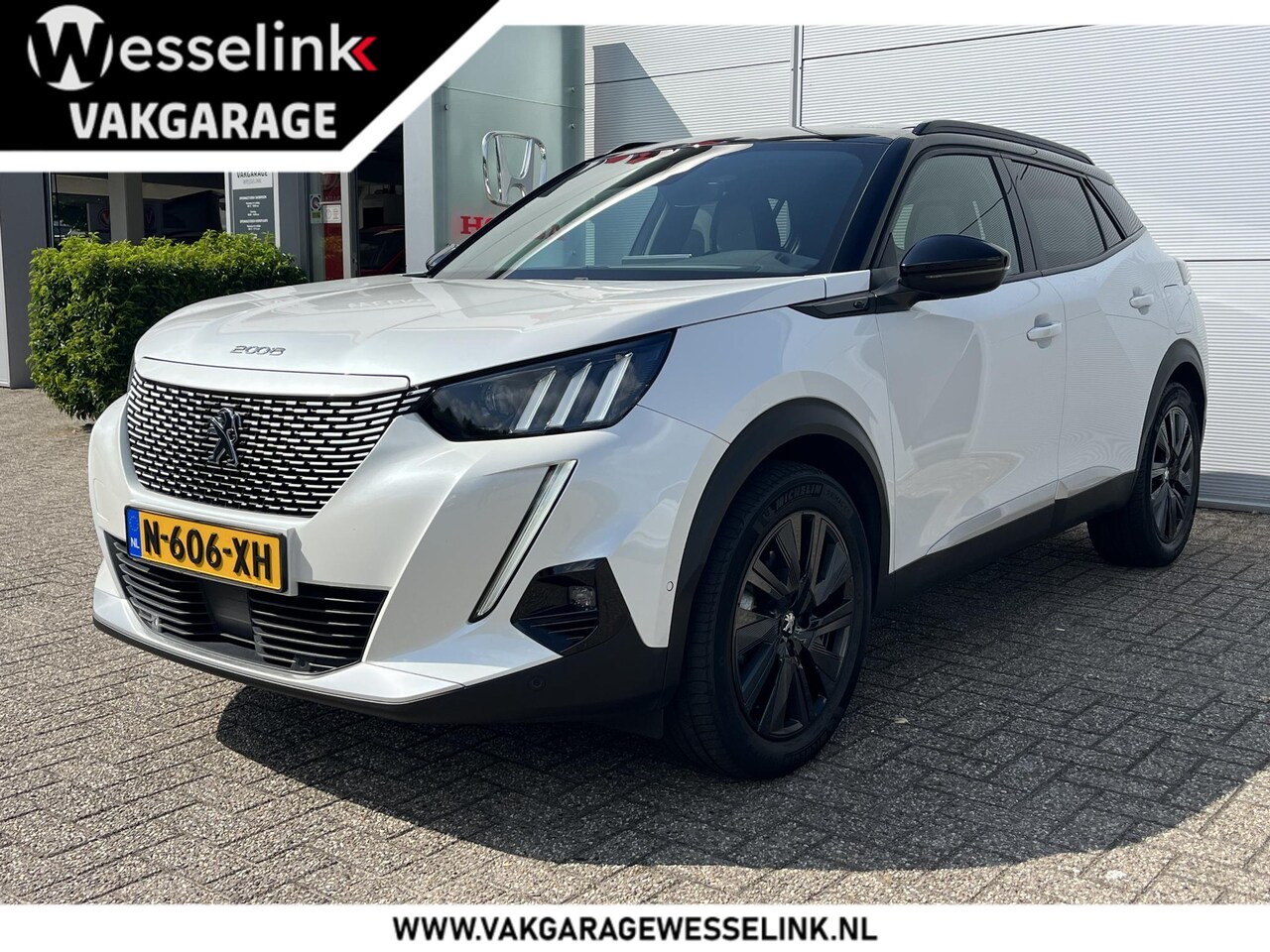 Peugeot e-2008 - EV GT-Pack 50 kWh - Schuif/kanteldak | CarPlay | 360 camera - AutoWereld.nl