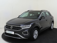 Volkswagen T-Roc - 1.5 TSI Life | Achteruitrijcamera | Adaptieve cruise control | Stoel- en stuurwielverwarmi