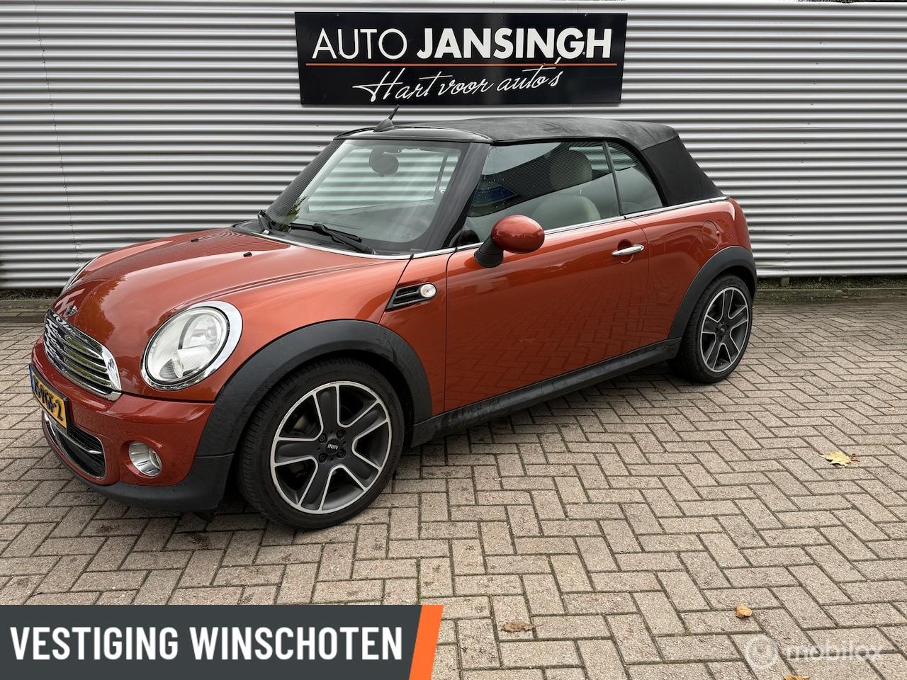 MINI Cabrio - 1.6 Cooper Chili Automaat | Stoelverwarming | Leer | Harman/Kardon | LM Velgen | PDC Achte - AutoWereld.nl