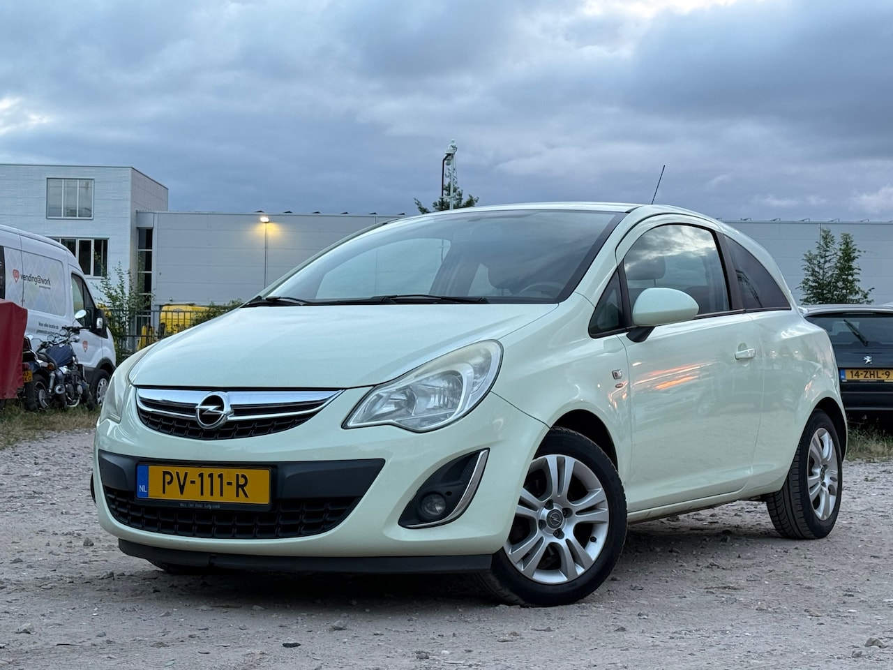 Opel Corsa - 1.4-16V/ SCHERM/ LAAG KM - AutoWereld.nl