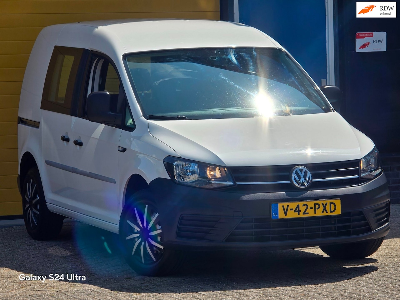 Volkswagen Caddy - 2.0 TDI L1H1 BMT Comfortline / Airco / Cruise Control / Pdc / Schuifdeur / Nette Staat / E - AutoWereld.nl