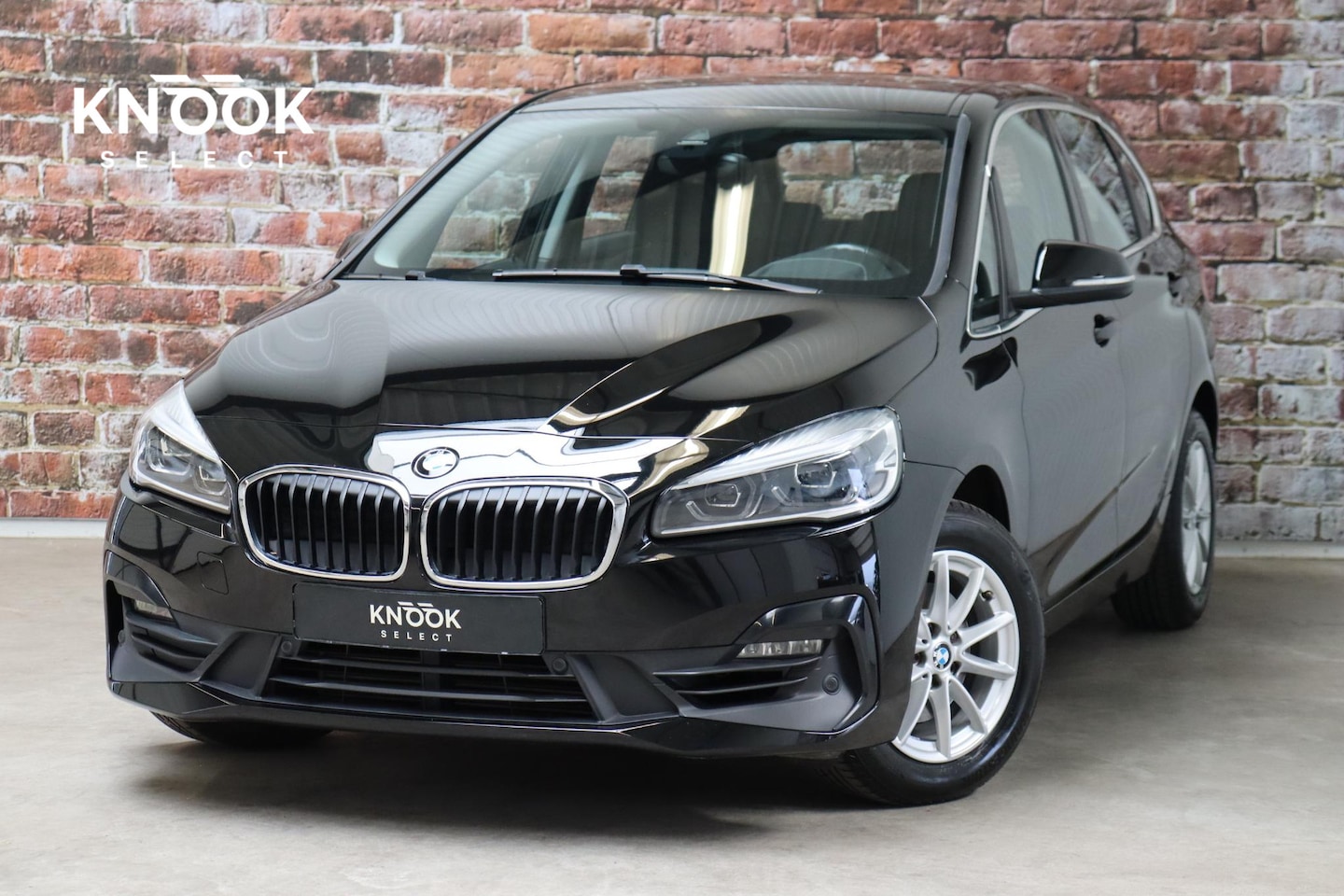 BMW 2-serie Active Tourer - 218i Executive Automaat / Navigatie / Trekhaak / Achteruitrijcamera / Climate Control / Sp - AutoWereld.nl