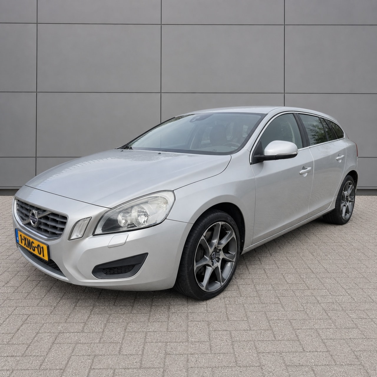 Volvo V60 - 2.0 T5 240 PK Momentum Leer/Stoelverw/Clima/Navi - AutoWereld.nl