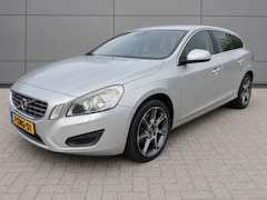 Volvo V60 - 2.0 T5 240 PK Momentum Leer/Stoelverw/Clima/Navi
