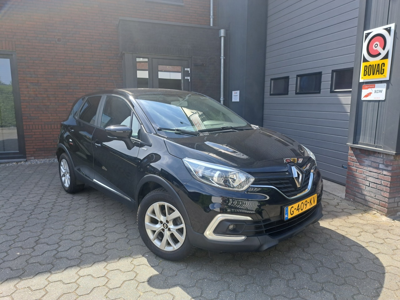 Renault Captur - 0.9 TCe Limited *Navi*Pdc*Cruise*Keyless*Trekhaak* - AutoWereld.nl