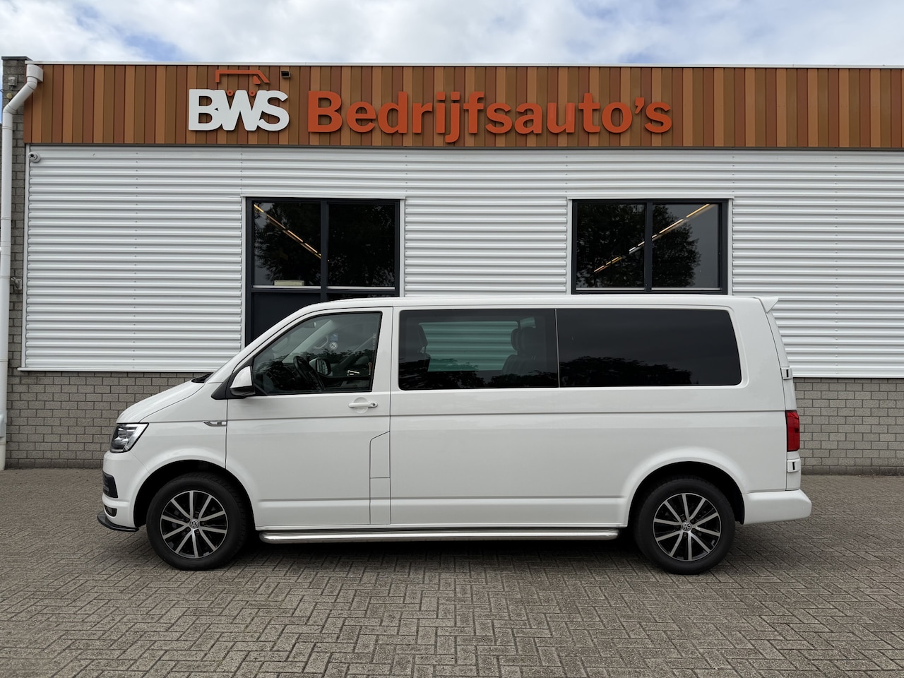 Volkswagen Transporter - 2.0 TDI 150pk DSG automaat L2H1 DC 5 persoons Highline / vaste prijs rijklaar € 32.950 ex - AutoWereld.nl