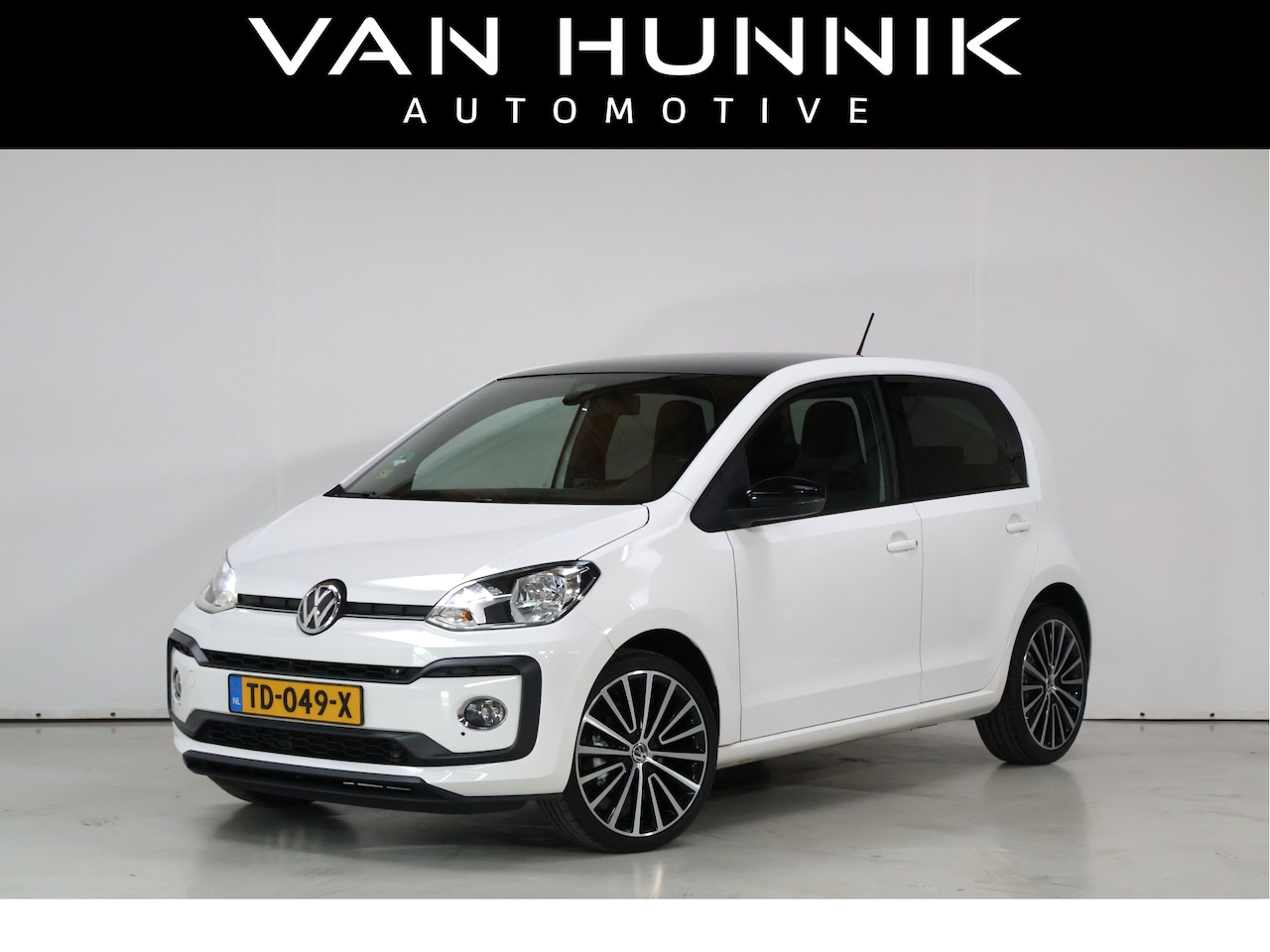 Volkswagen Up! - 1.0 TSI high up! | Cruise | Camera | Dab | Stoelverwarming - AutoWereld.nl