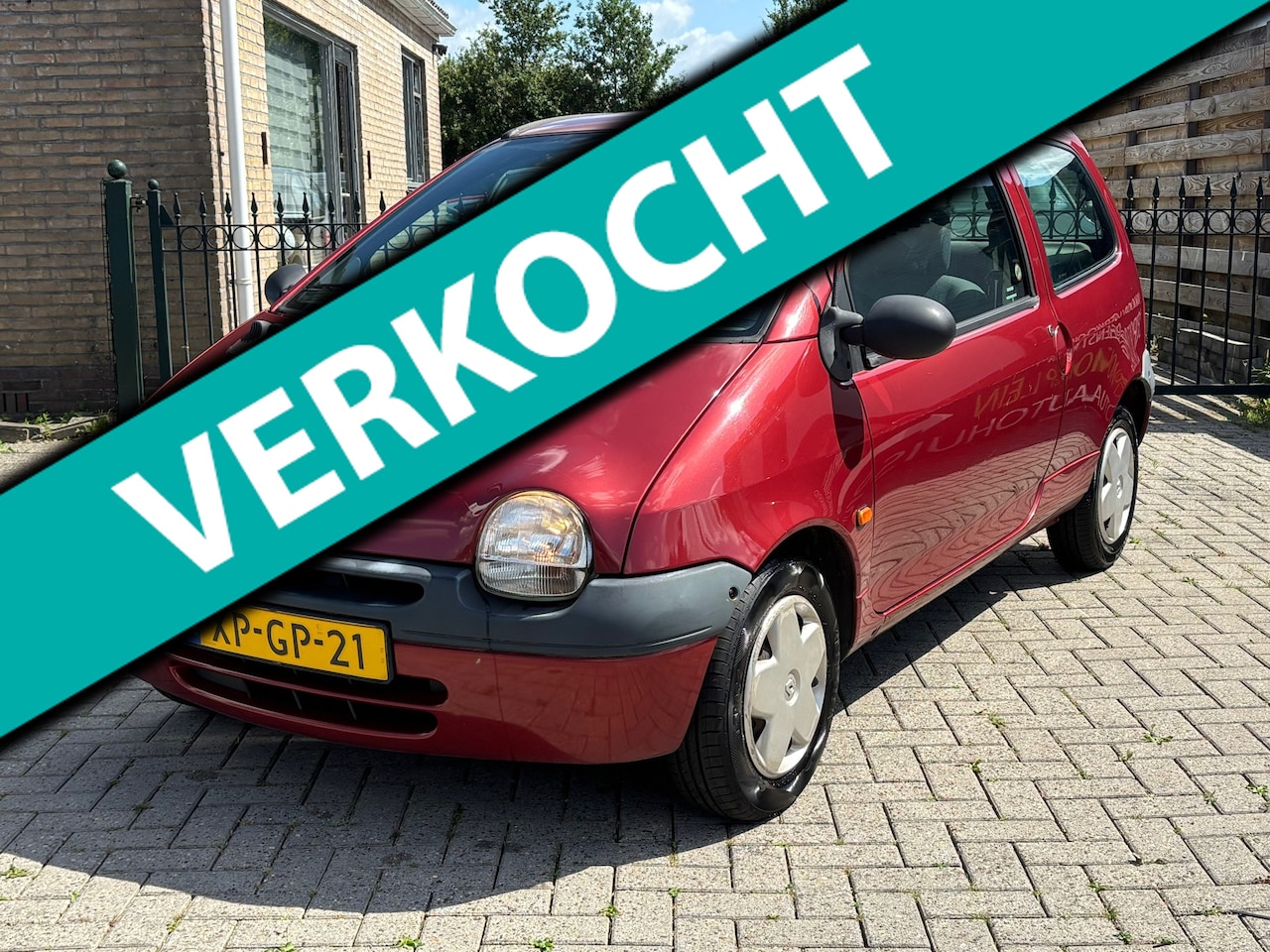 Renault Twingo - 1.2 Comfort |lage km | nieuwe apk | rijd en schakelt super ! - AutoWereld.nl