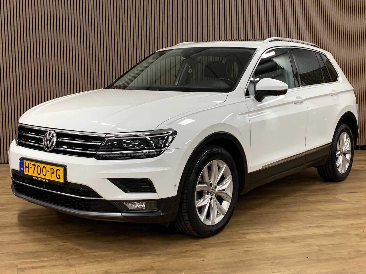 Volkswagen Tiguan - 1.5 TSI ACT Highline Business R|Automaat|Opendak|Navigatie| - AutoWereld.nl