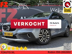 Volvo V40 Cross Country - 2.0 T3 Nordic+ - Navigatie - Trekhaak - Climate Control - Stoelverwarming
