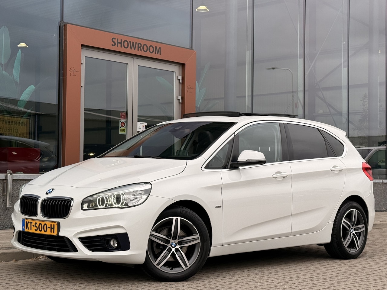 BMW 2-serie Active Tourer - 216d Centennial Sport Line | Pano | Trekhaak | Stoelverwarming | Cruise | Leder | Sfeerver - AutoWereld.nl