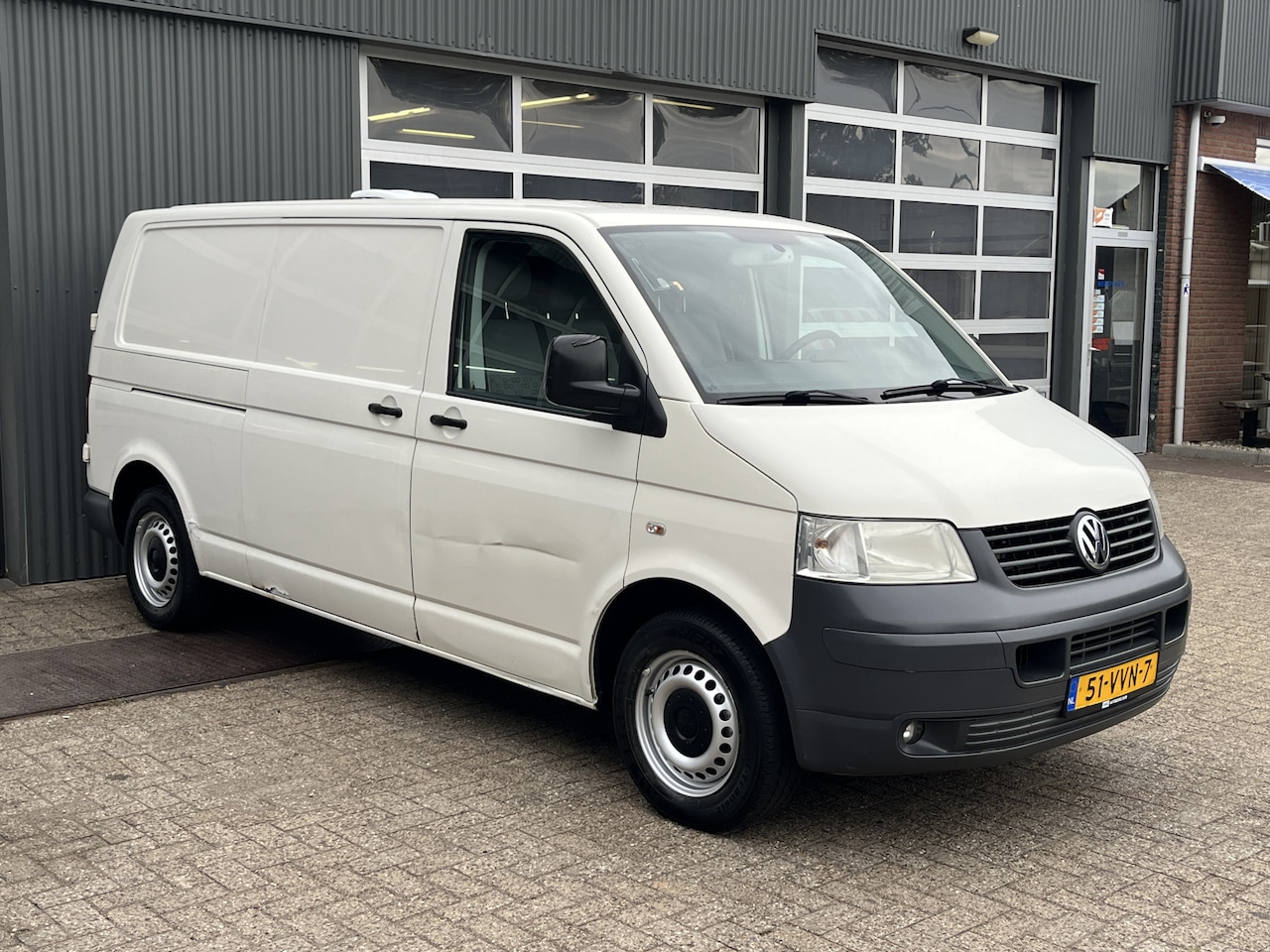 Volkswagen Transporter - 1.9 TDI Airco Achteruitrij camera Apple carplay Cruise controle Schuifdeur Trekhaak 2200kg - AutoWereld.nl