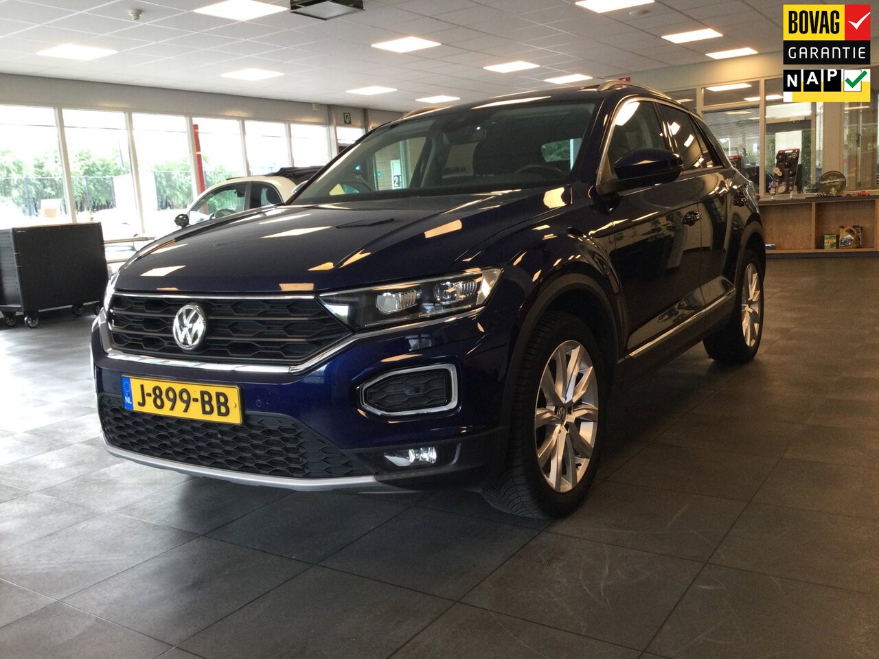 Volkswagen T-Roc - 1.5 TSI Sport PDC-CLIMA-CAMERA-PANO-TREKHAAK - AutoWereld.nl