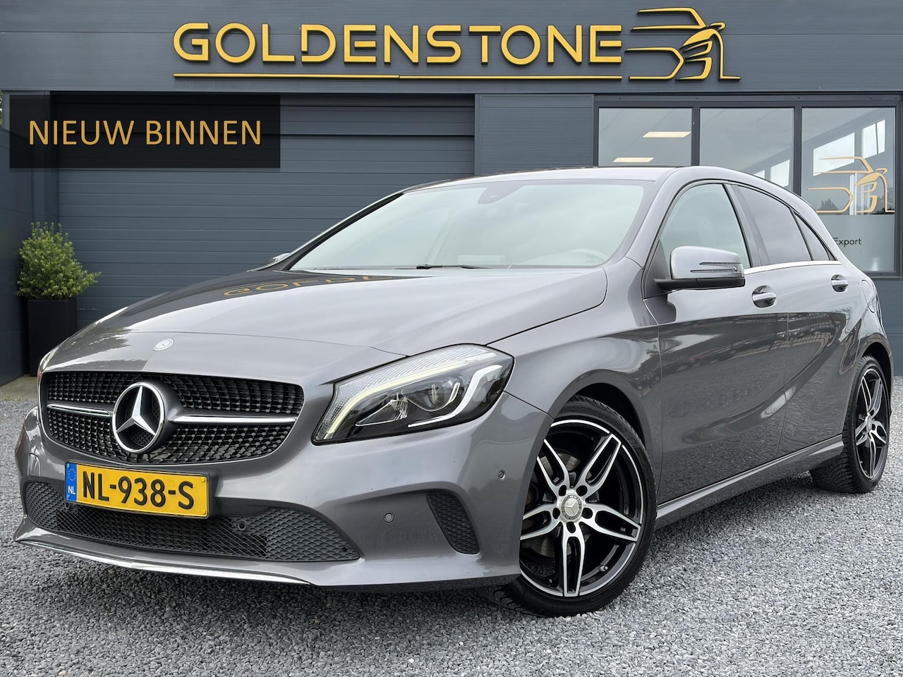 Mercedes-Benz A-klasse - 180 Business Solution 2e Eigenaar,Dealer Onderhouden,Camera,Stoelverw,123pk,Halfleder,Airc - AutoWereld.nl