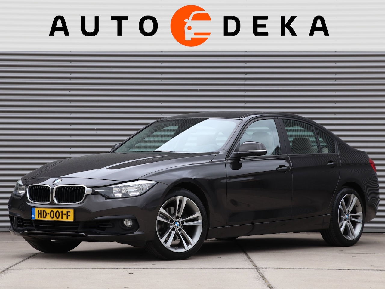 BMW 3-serie - 318i Essential Automaat *Dealeronderh.*Leder*Navigatie* - AutoWereld.nl