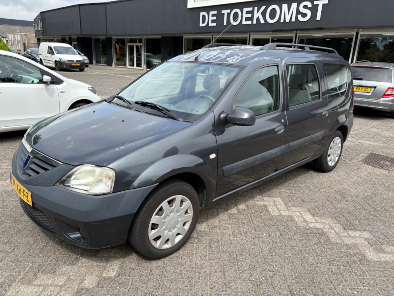 Dacia Logan - 1.6 LAUREATE / EXPORT / AIRCO / APK 11-2026 / 5 DEURS - AutoWereld.nl