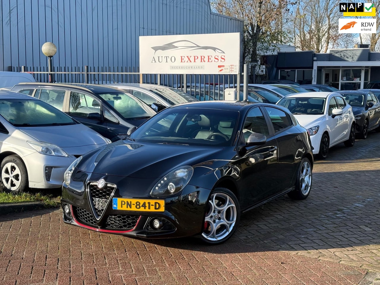 Alfa Romeo Giulietta - 1.4 Turbo MultiAir Super Aut/Leer/Navi/Brembo/xzenon/Nap/Apk/Volledig onderhoud/3 Maanden - AutoWereld.nl