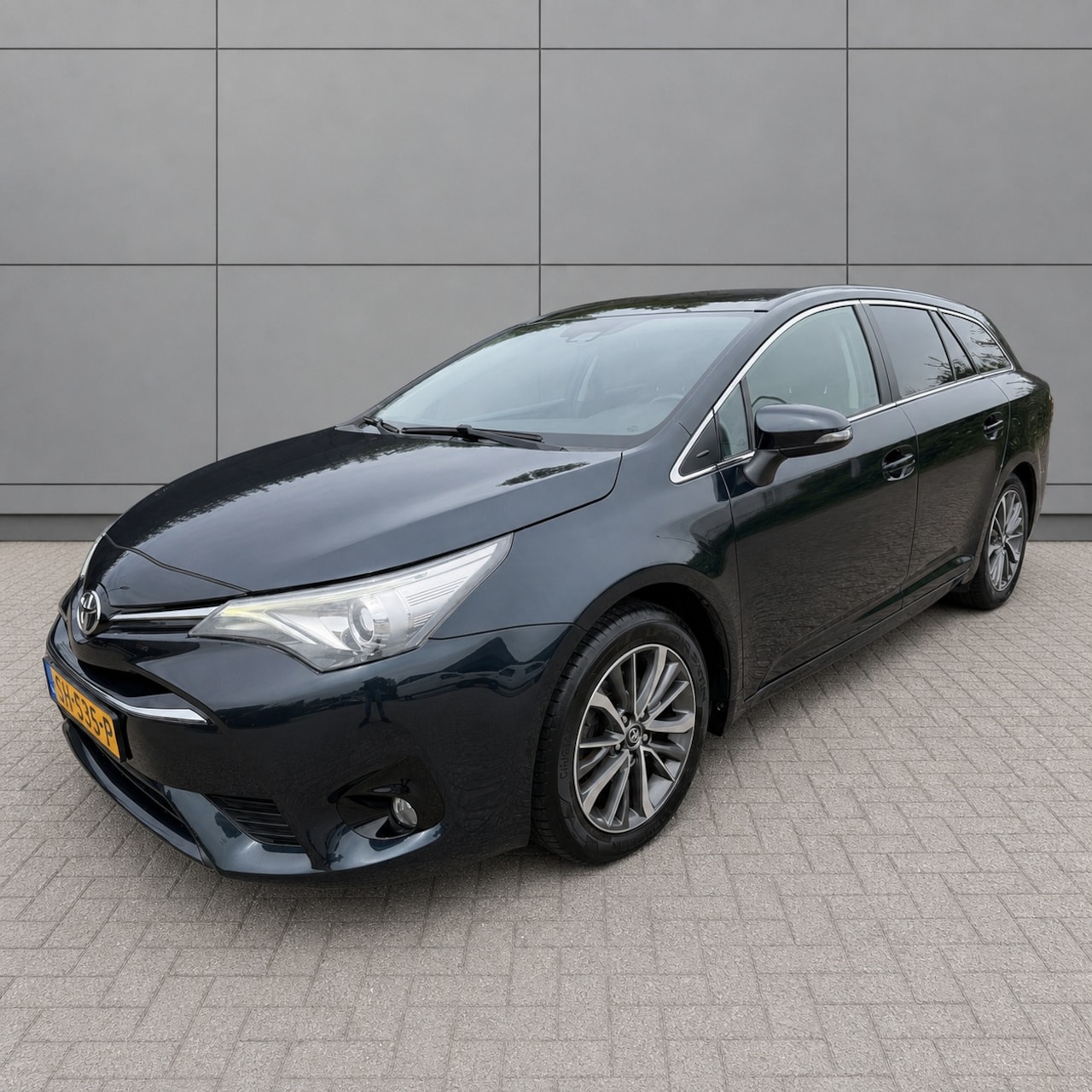 Toyota Avensis Touring Sports - 1.8 VVT-i Dynamic Leer/Navi/Panorama/CAM/Stoelverw - AutoWereld.nl