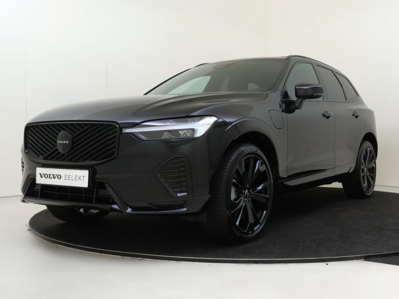 Volvo XC60 - Plus Black Edition Plug-In Hybrid AWD | 360-camera | Schuif/-kanteldak - AutoWereld.nl