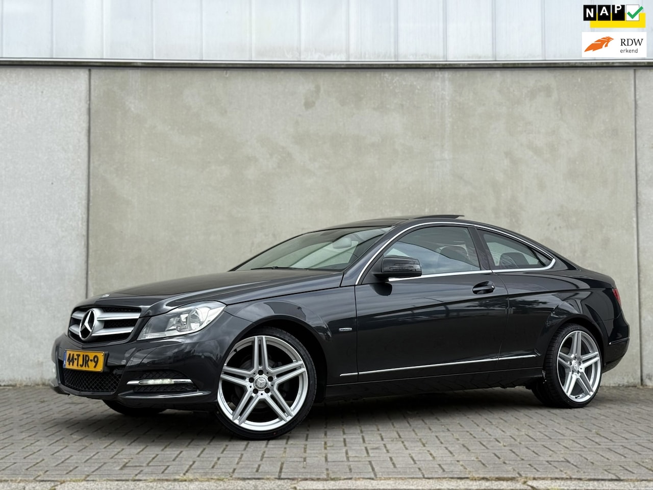 Mercedes-Benz C-klasse Coupé - 180 Ambition AMG Pano 19inch DEALER NAP - AutoWereld.nl