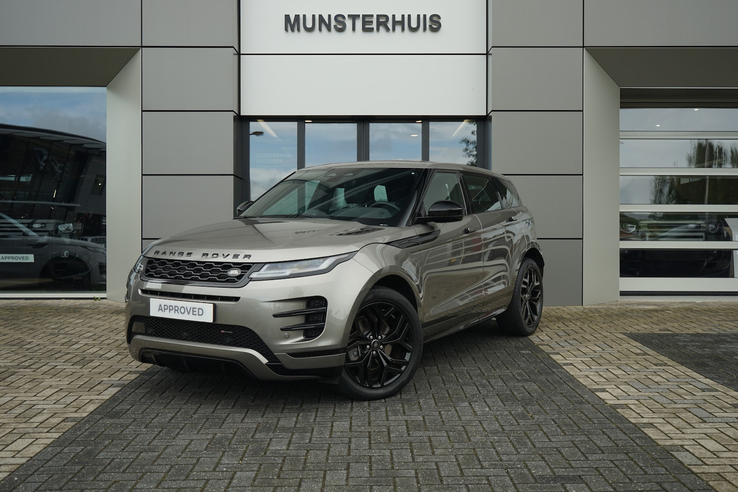 Land Rover Range Rover Evoque - 1.5 P300e AWD R-Dynamic SE | Schuif/Kantel dak | Meridian | - AutoWereld.nl