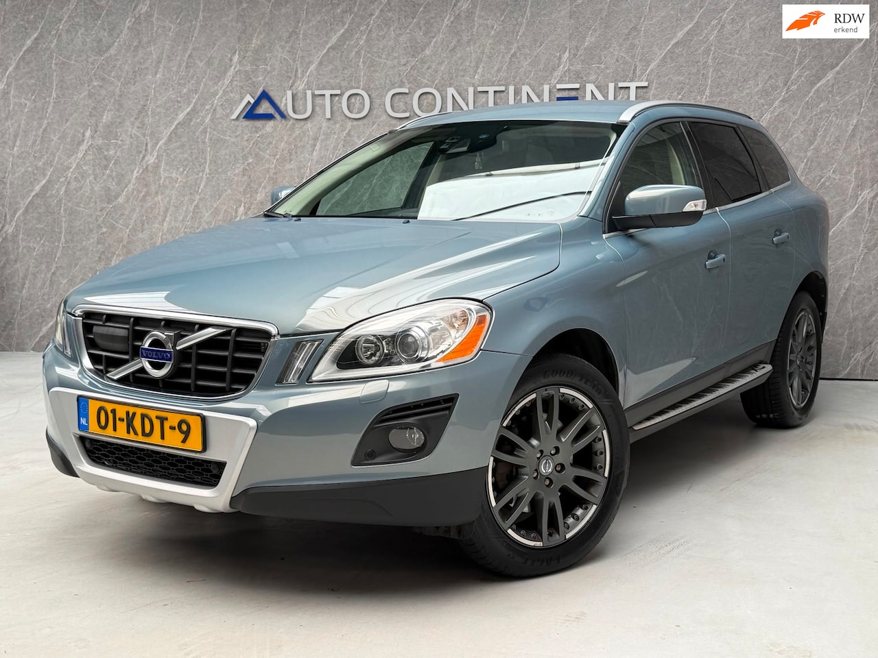 Volvo XC60 - 3.0 T6 AWD Summum / NAP / APK / YoungTimer - AutoWereld.nl