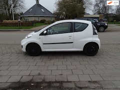 Peugeot 107 - 1.0-12V XR