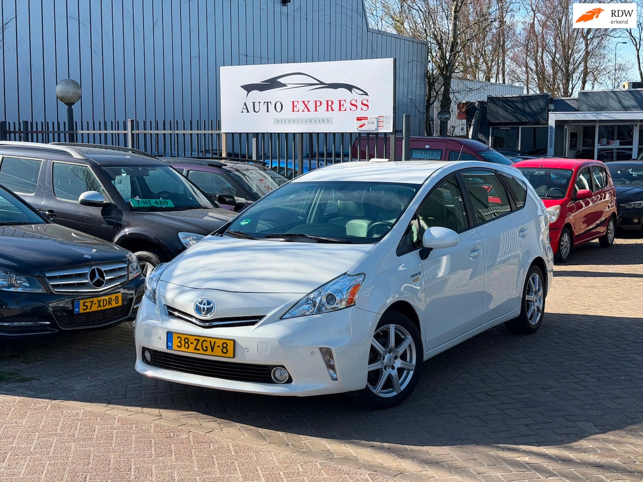Toyota Prius Wagon - 1.8 Dynamic Business 96g Aut/Navi/Cruise/Stoelverwarming/Leer/5Persoon - AutoWereld.nl