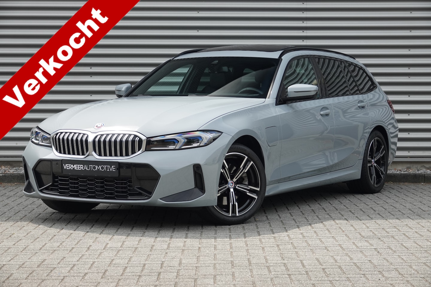BMW 3-serie Touring - 330e xDrive M-Sport | Panoramadak | HUD | Facelift | Camera | SOH 99% | - AutoWereld.nl