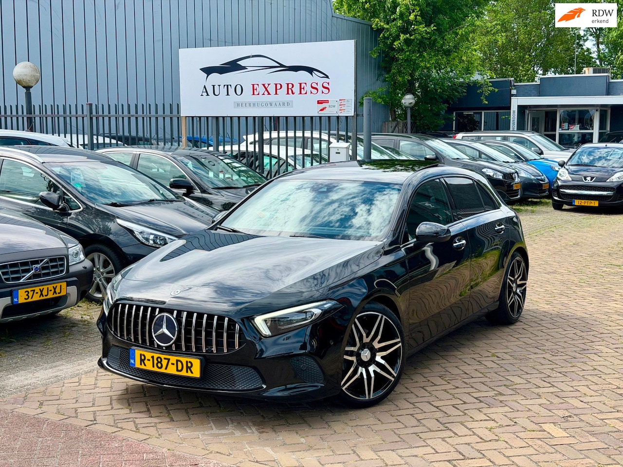 Mercedes-Benz A-klasse - 200 Premium Plus Aut/Pano Dak/Camra/Stoelverwarming/Xzenon/Elektrische Stoel/Night Pakket/ - AutoWereld.nl