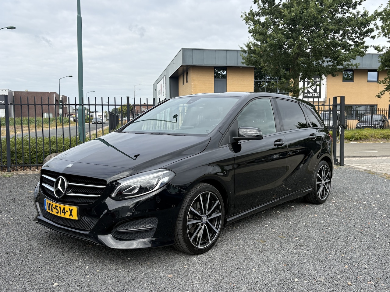 Mercedes-Benz B-klasse - 180 Activity Edition | Night Pakket | Airco | Cruise - AutoWereld.nl