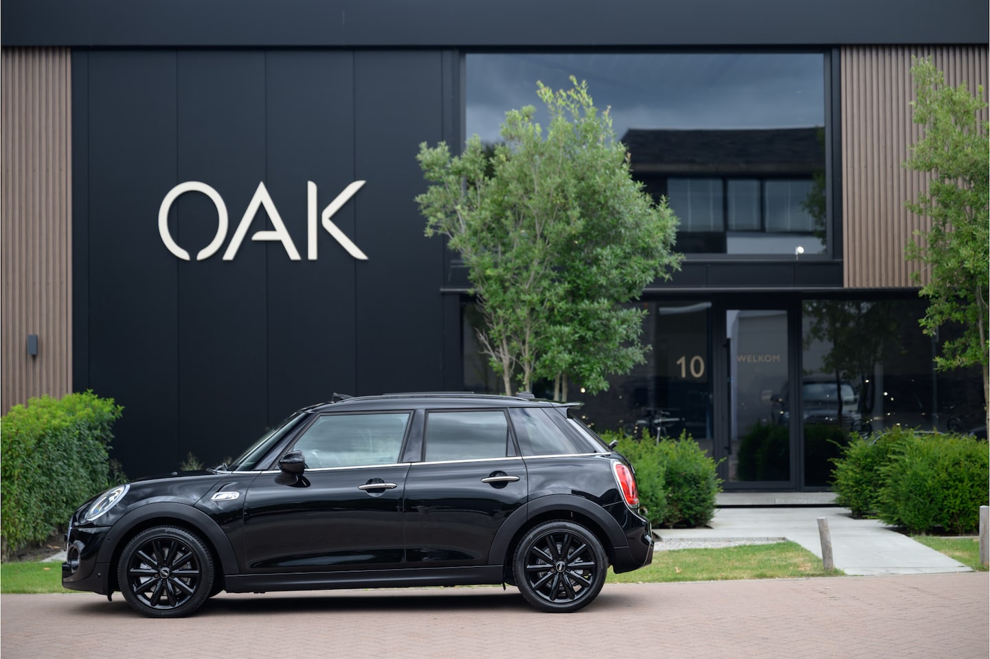 MINI 5-Deurs - 2.0 Cooper S Chili | Navi | Panorama | Lounge Leder | H&K | Camera | 17" LM | Midnight Bla - AutoWereld.nl