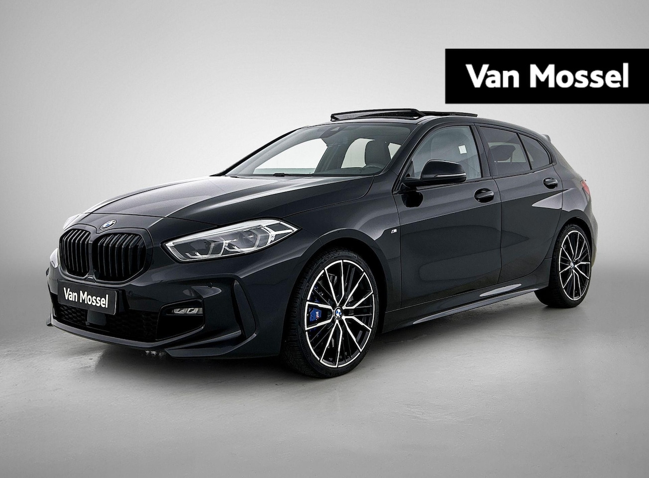 BMW 1-serie - 118i High Executive Edition | WORDT VERWACHT | AUTOMAAT | PANORAMADAK | LEDER | STOELVERWA - AutoWereld.nl